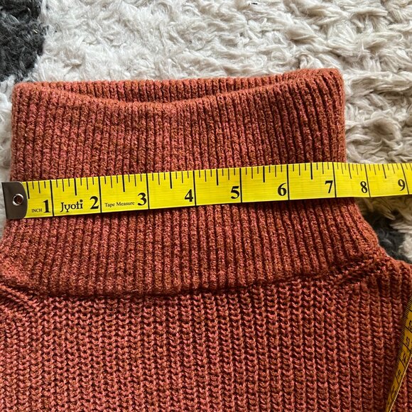 COLORBLOCK Sweater from Lou & Gray - Picture 6 of 10